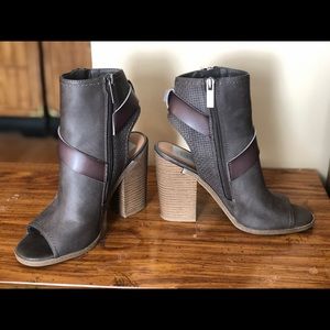 Dolce Vita peep-toe booties